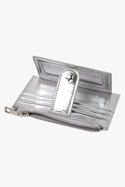 THE DAISY CARD WALLET - METALLIC SILVER