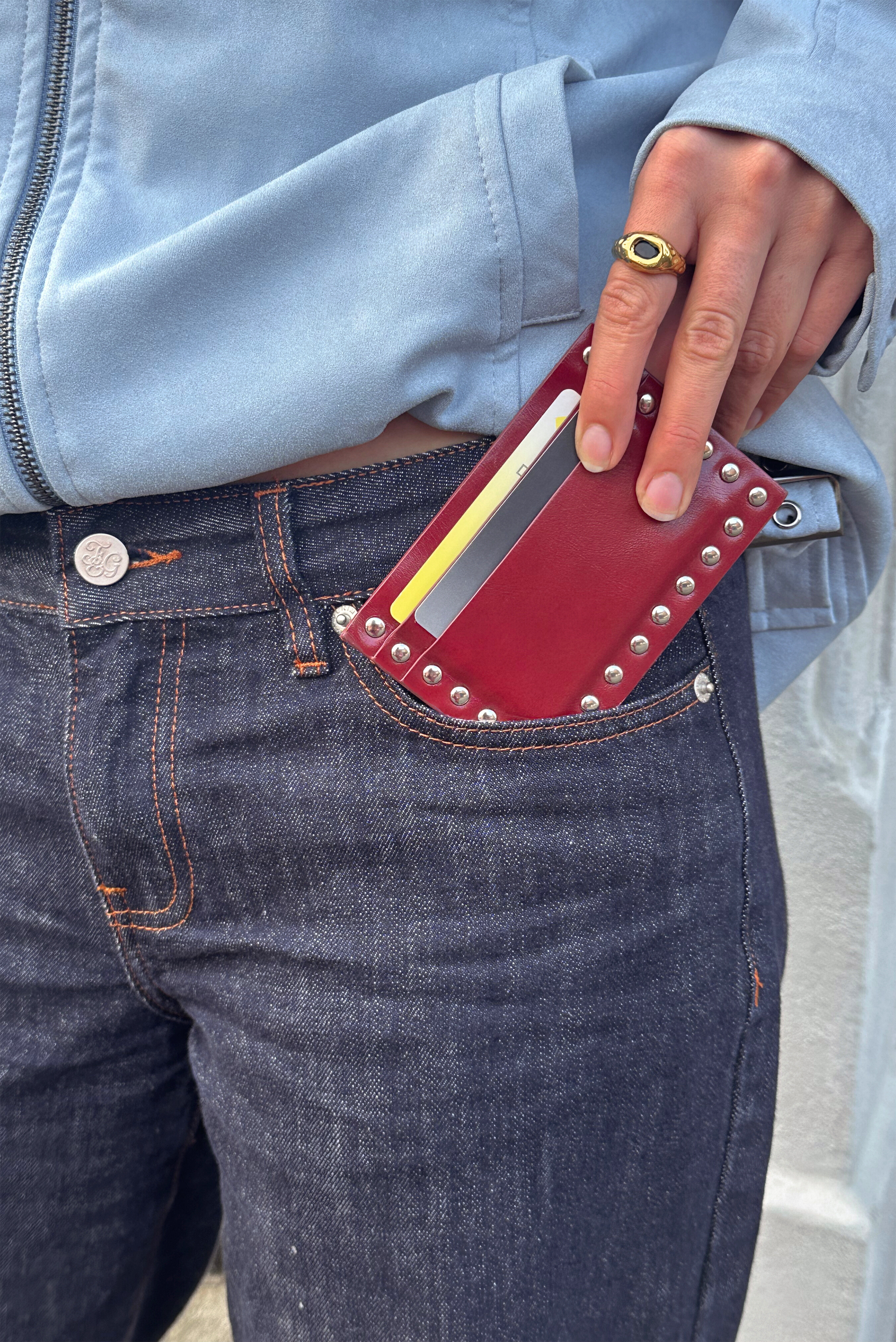 stud-card-wallet.png